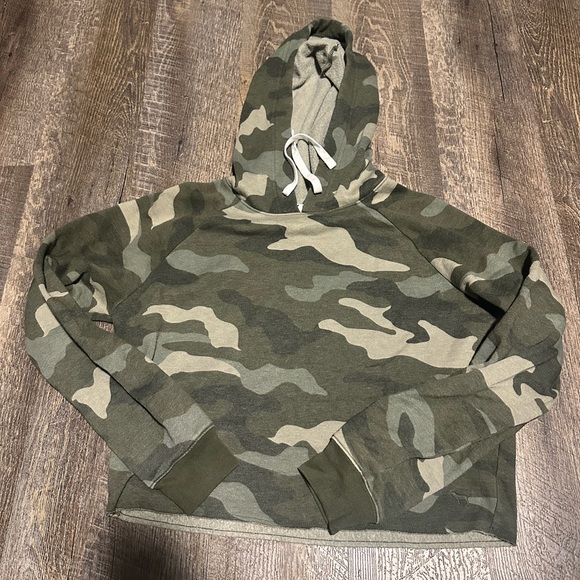 Cropped camo hoodie - Picture 1 of 2